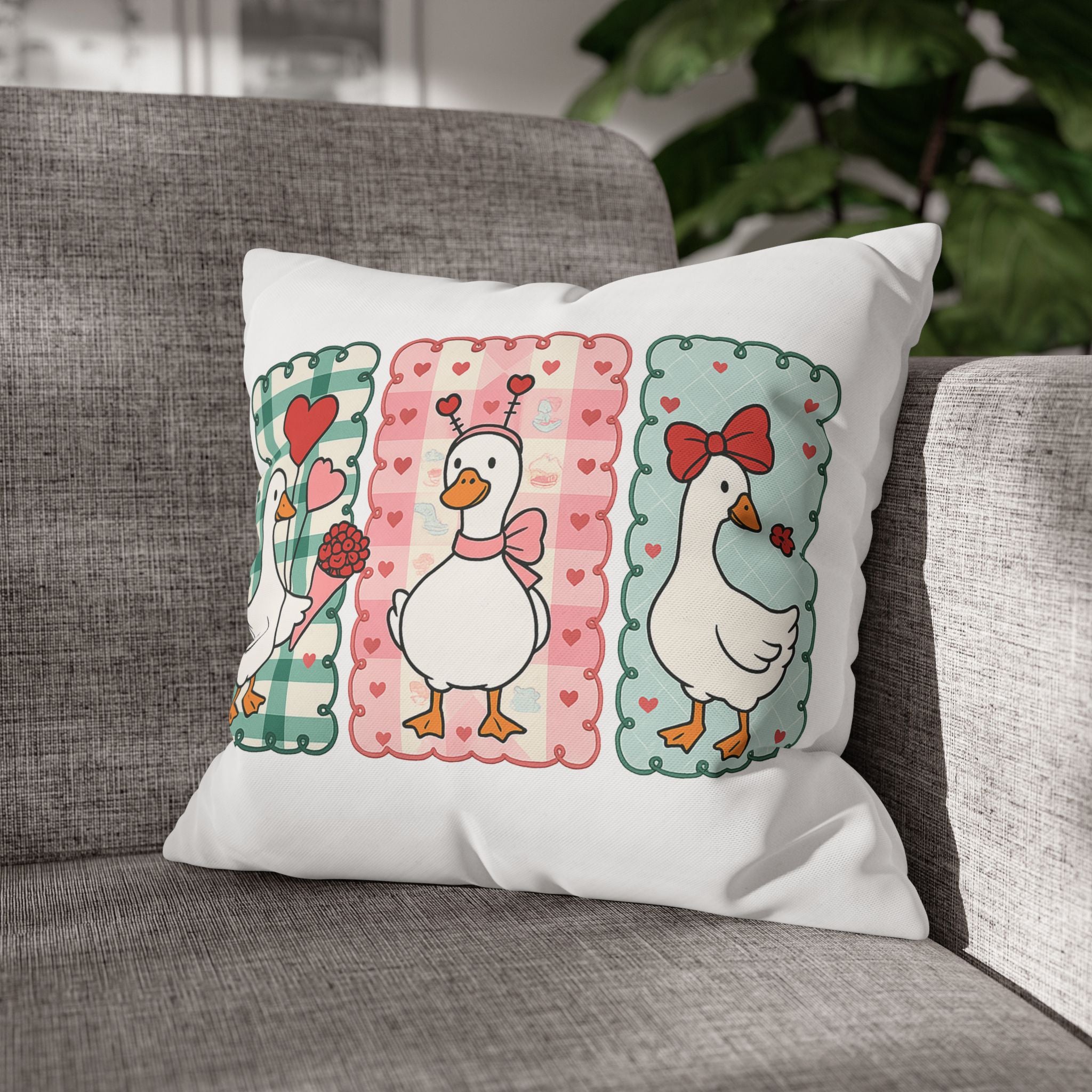 Sevimli Kazlar – Kalpli Desenli Kanvas Yastık Kılıfı