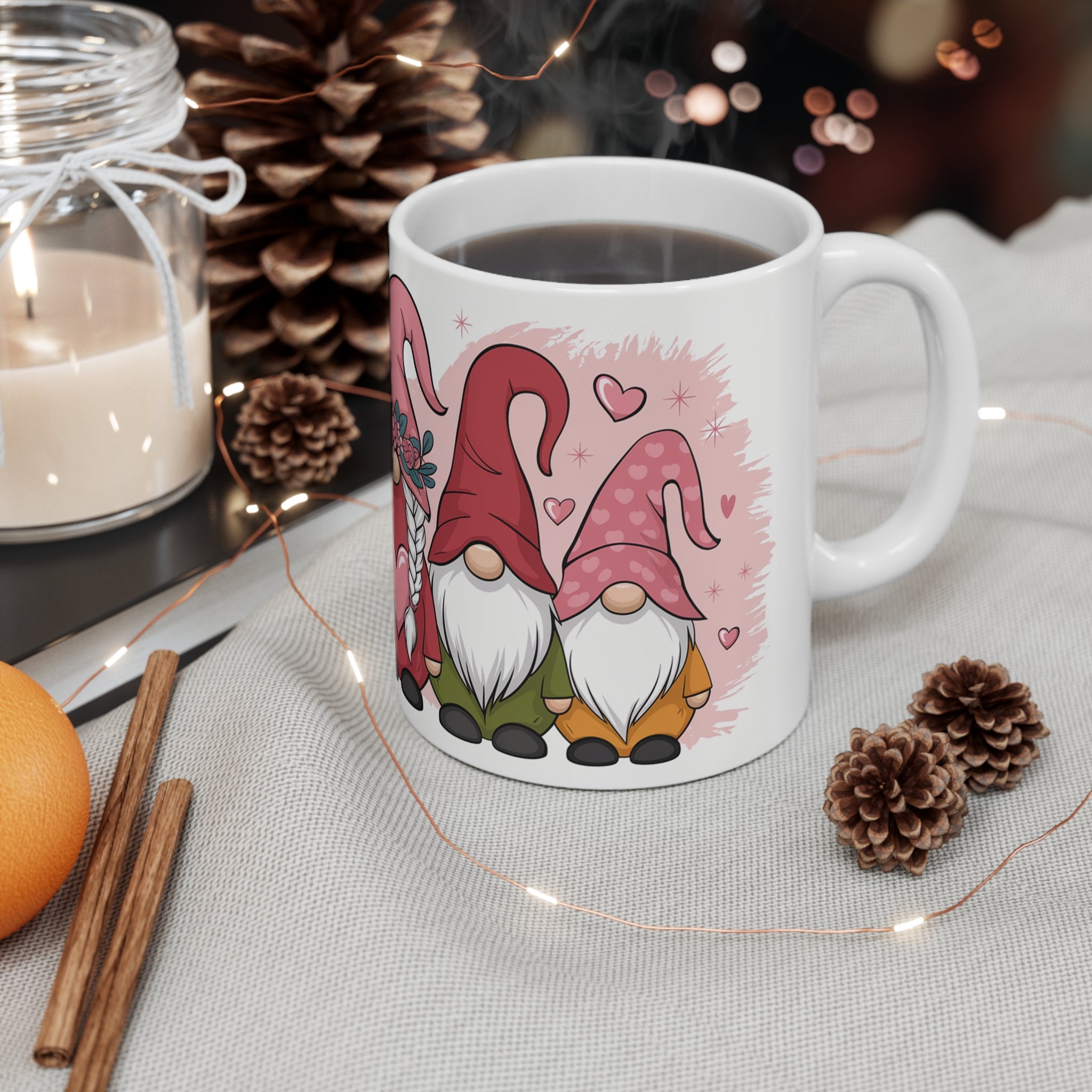 Sevimli Aşk Cüceleri Porselen Kupa – Kalp Temalı Tasarım