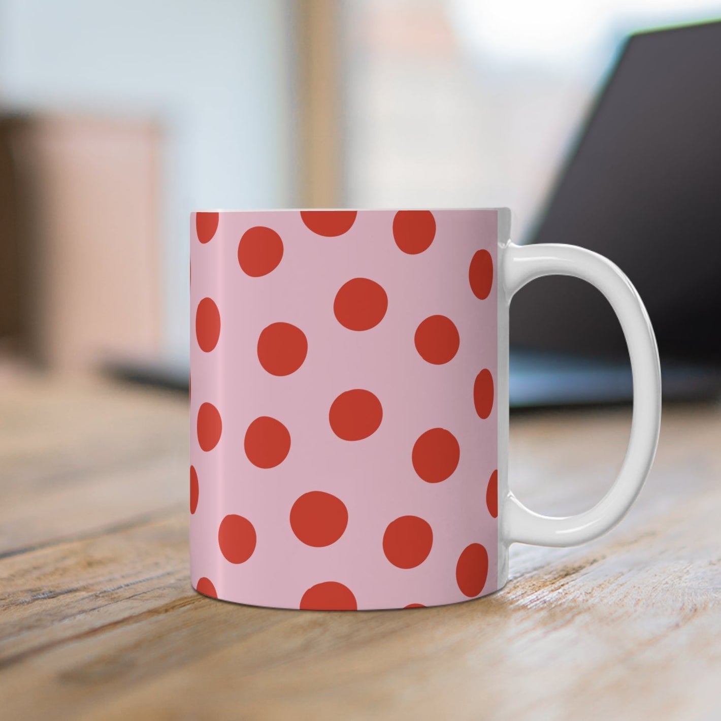 Pembe Zemin Kırmızı Puantiyeli Seramik Kupa