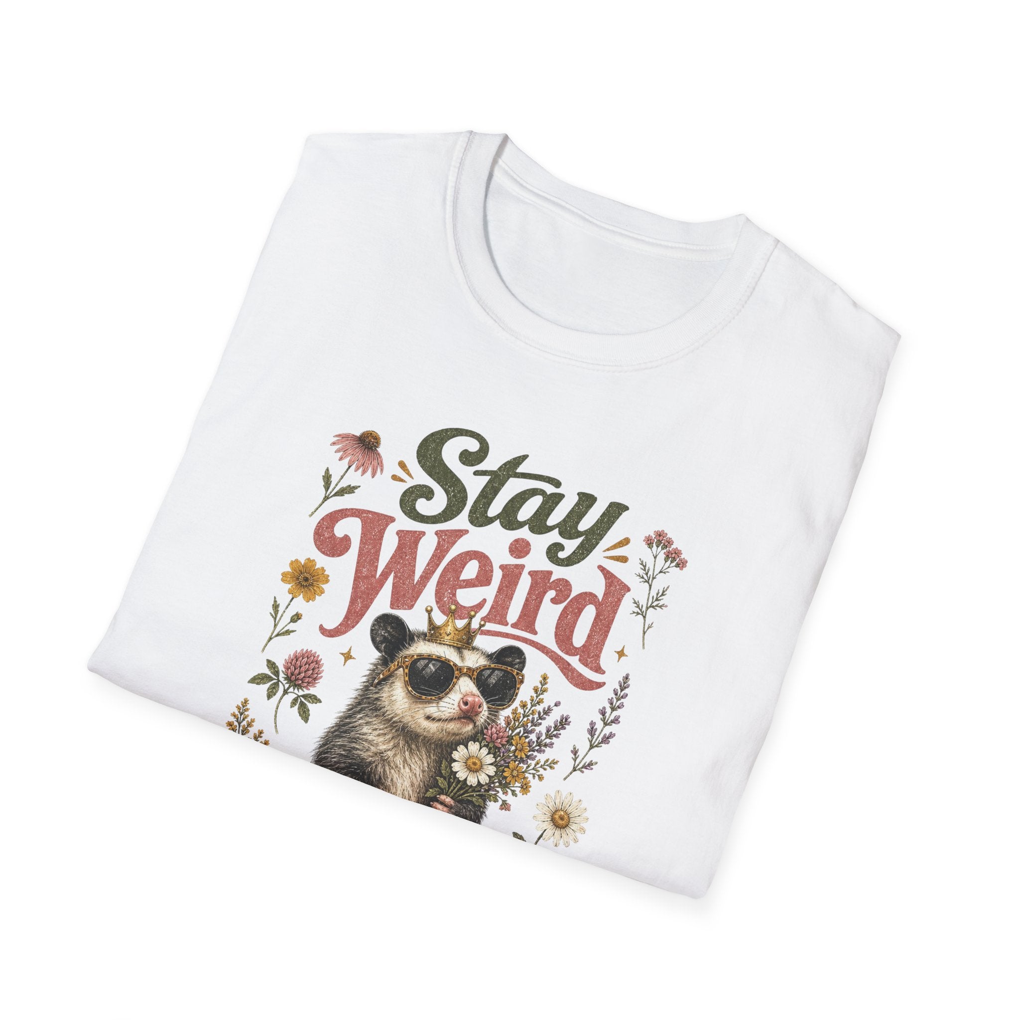 Stay Weird Straight Fit Kadın Tişört – Çiçekli Opossum Tasarımlı Baskılı Pamuk Tişört