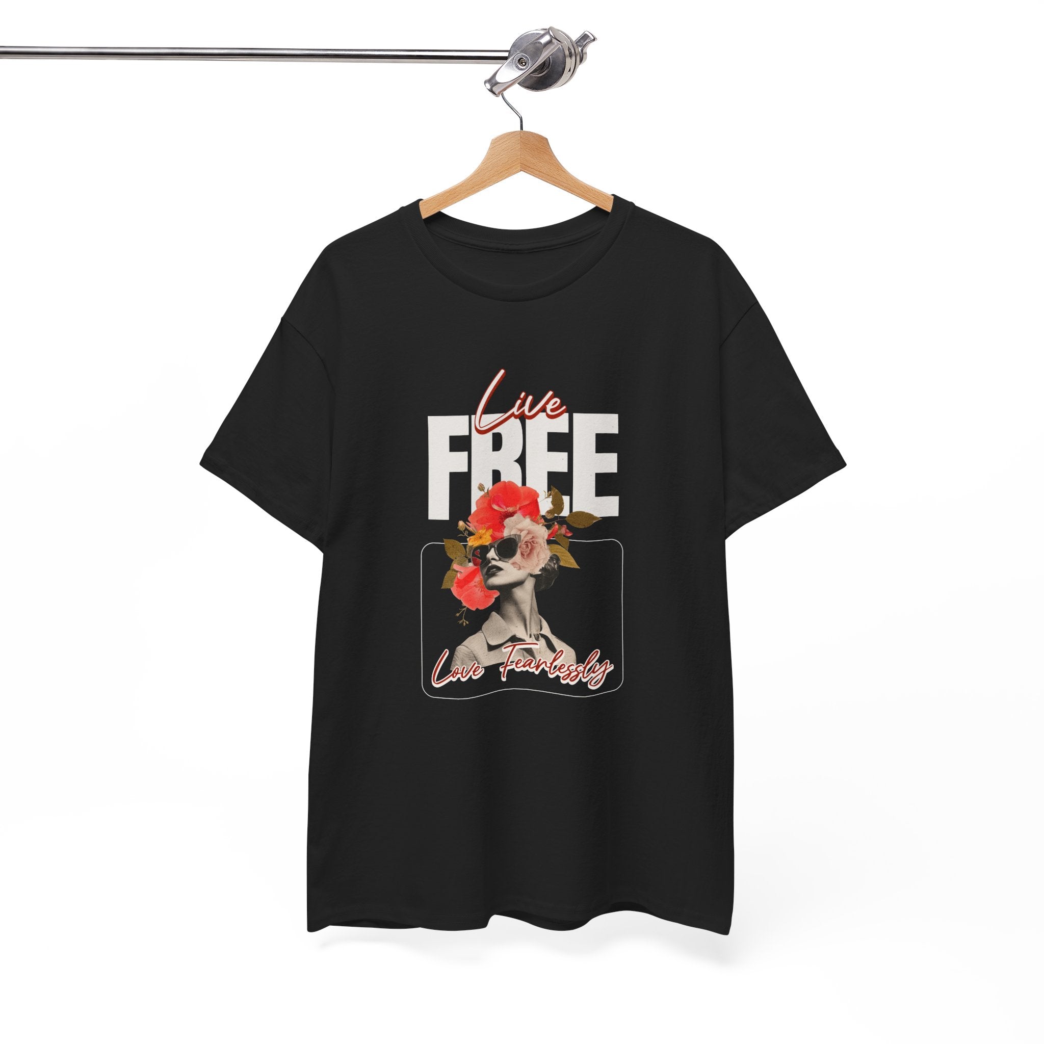 Live Free Love Fearlessly Kadın Tişört – Vintage Çiçek Kolaj Tasarımlı Regular Fit T-Shirt