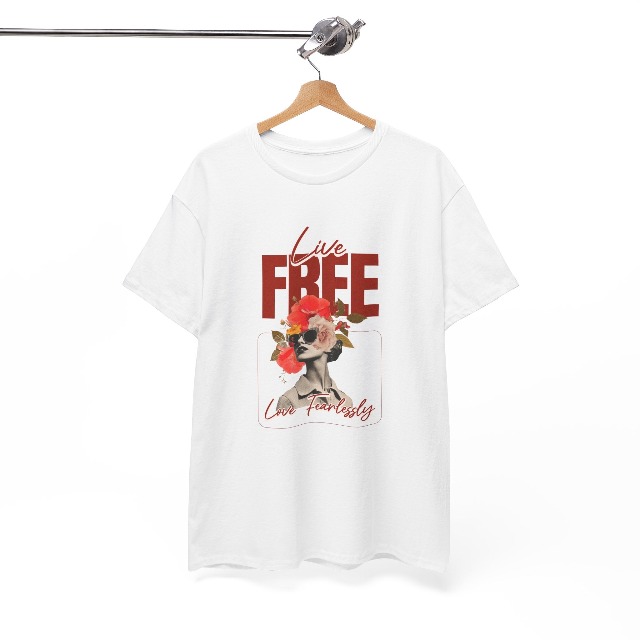 Live Free Love Fearlessly Kadın Tişört – Vintage Çiçek Kolaj Tasarımlı Regular Fit T-Shirt