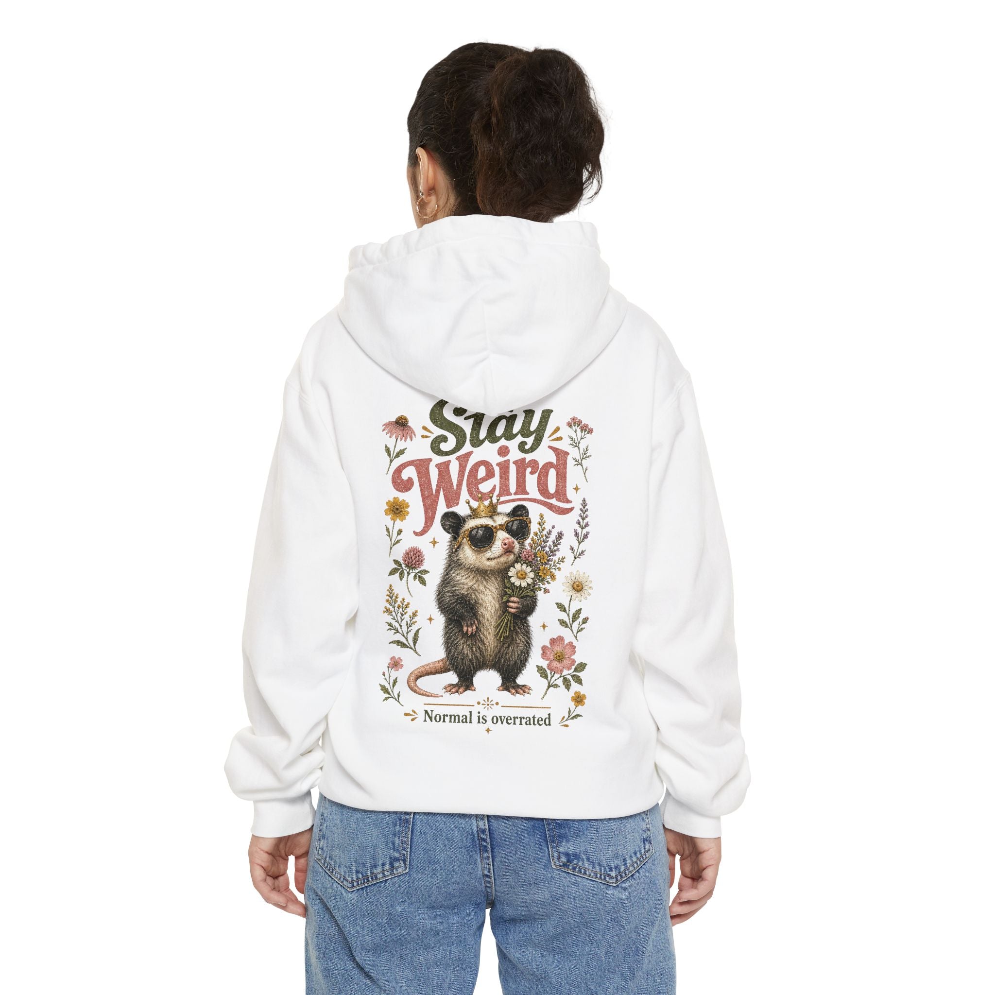 Stay Weird Sırt Baskılı Kadın Hoodie – Çiçekli Opossum Tasarımlı