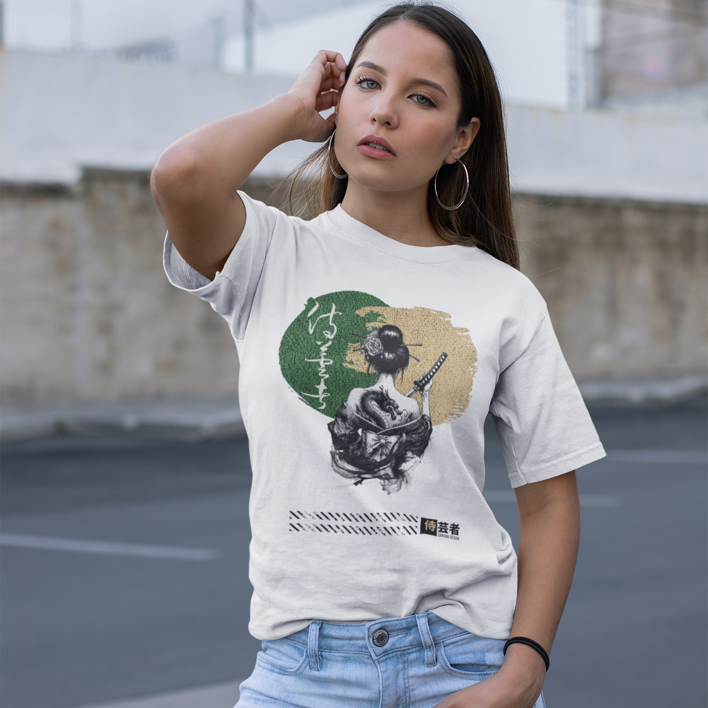 Silent Strength – Geisha Oversized Kadın Tişört